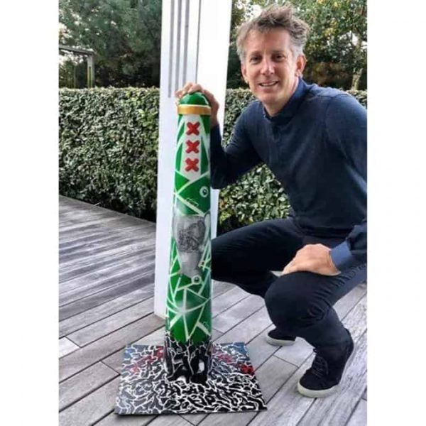 Edwin van der Sar met custom Amsterdammertje (graffiti by Sjem Bakkus)