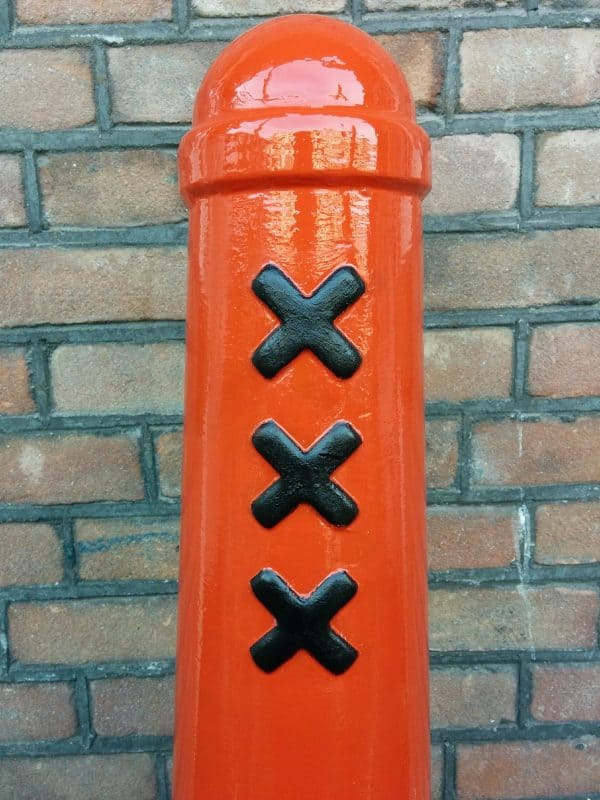 Amsterdammertje oranje met zwarte kruizen