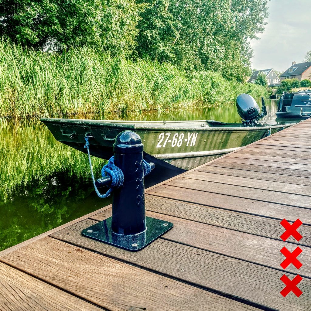 Meerpaal / Bolder Amsterdammertje voor op steiger om boot aan te leggen