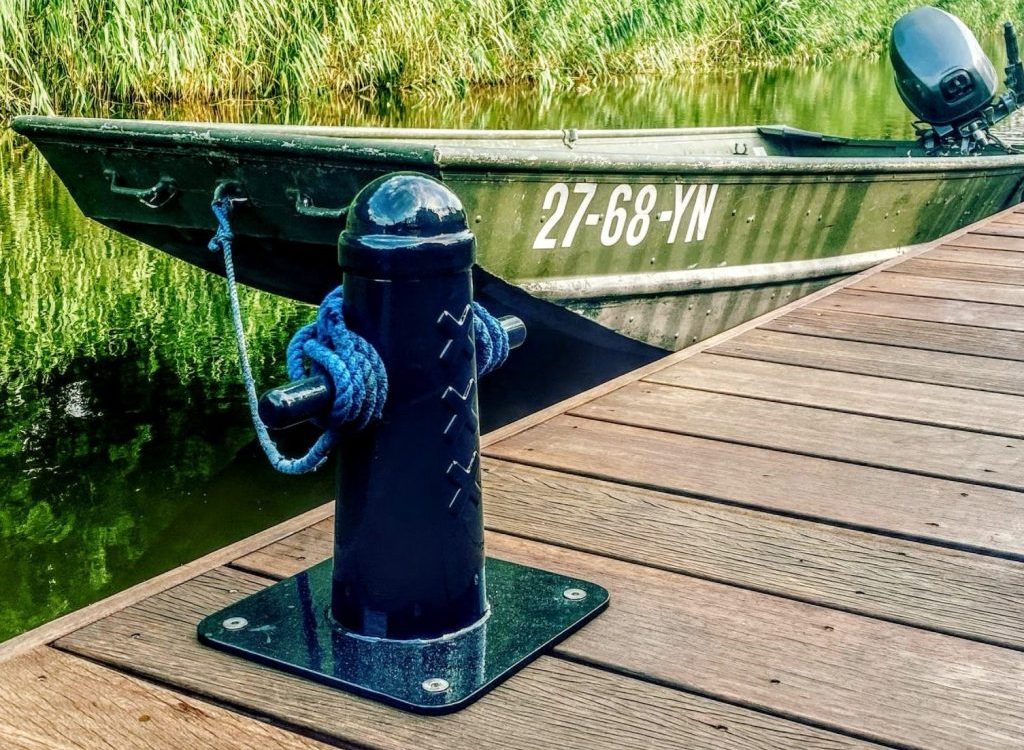 Meerpaal / Bolder Amsterdammertje voor op steiger om boot aan te leggen