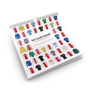 Ajax verjaardagskalender met iconische Ajax shirts op de voorkant